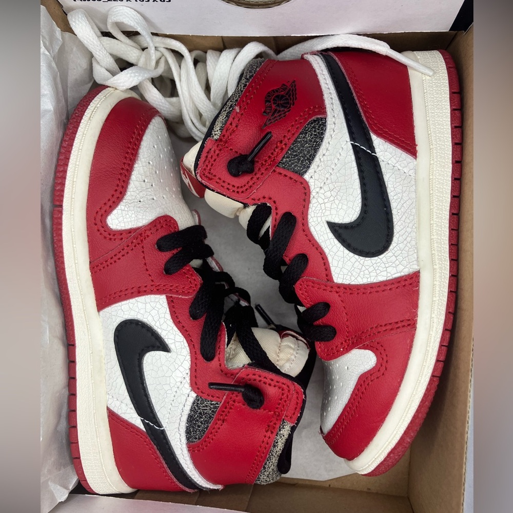 Air Jordan 1 Chicago “Lost and Found” toddler size 10c